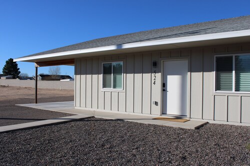 Delightful 3-bedroom unit with AC in charming Pima