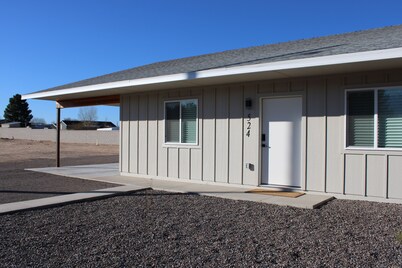 Delightful 3-bedroom unit with AC in charming Pima