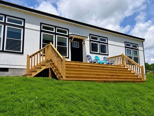 Modern Serene New Cabin in East TN. Near Cherokee Lake and 1 hr to Pigeon Forge