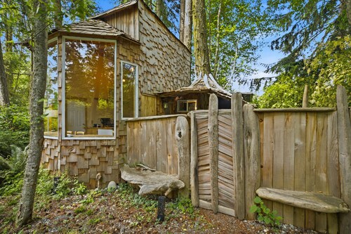 Tiny Home - 2 Mi to Bay! Pet-Friendly Retreat