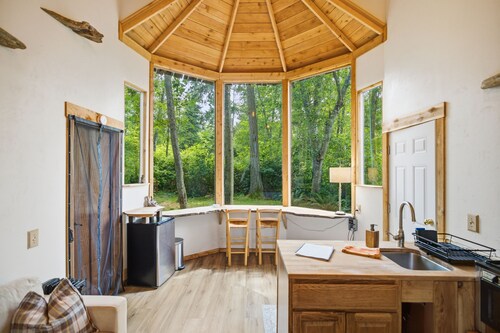 Tiny Home - 2 Mi to Bay! Pet-Friendly Retreat