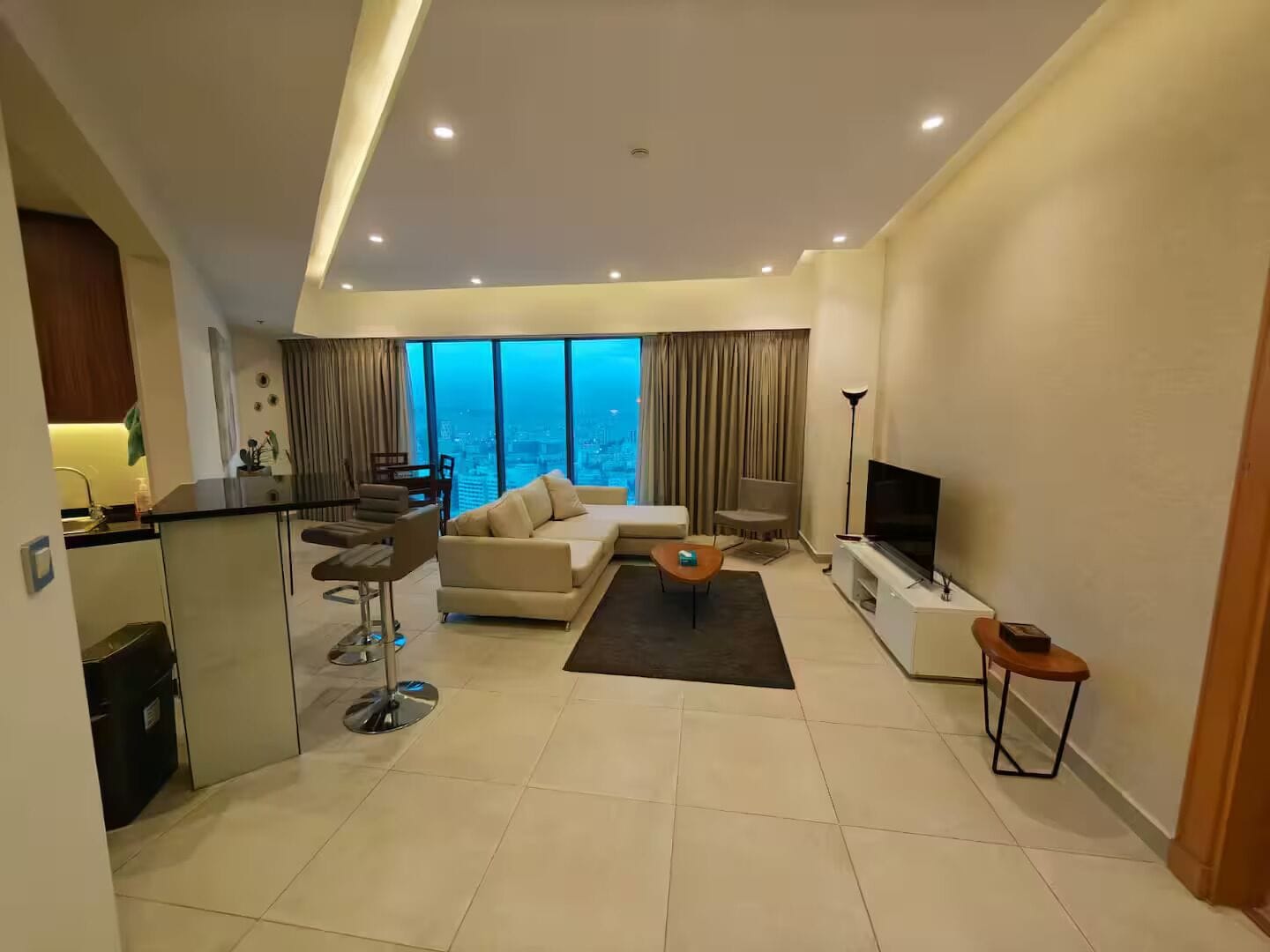 22nd Fl Damac Tower - 1 Bedroom Apt With Balcony - Amman