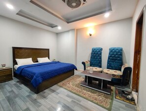 Iron/ironing board, WiFi (free) - AZH Hotel & Rooms (Islamabad)