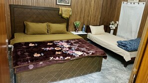 Iron/ironing board, WiFi (free) - AZH Hotel & Rooms (Islamabad)