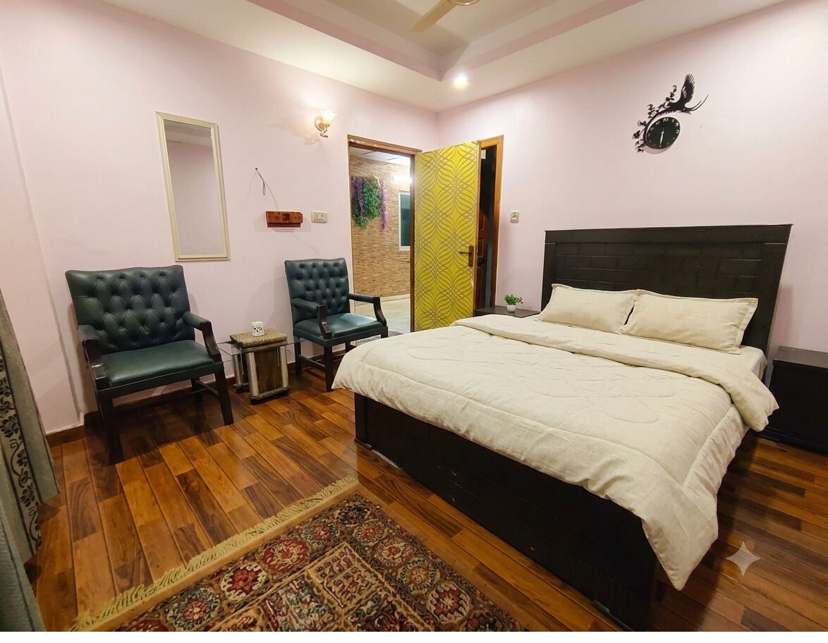 Iron/ironing board, WiFi (free)