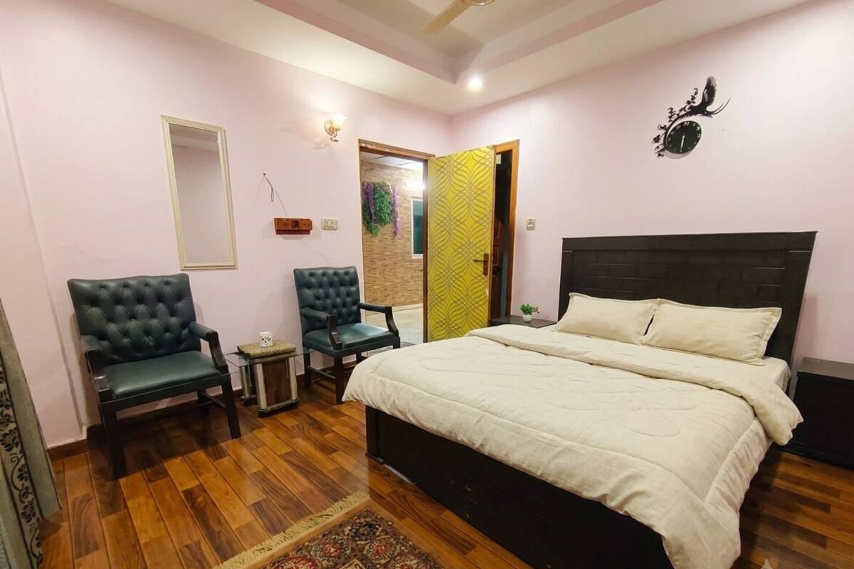 Iron/ironing board, WiFi (free)