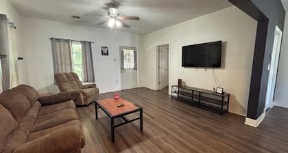Cozy 2-bedroom house in lovely Greentop