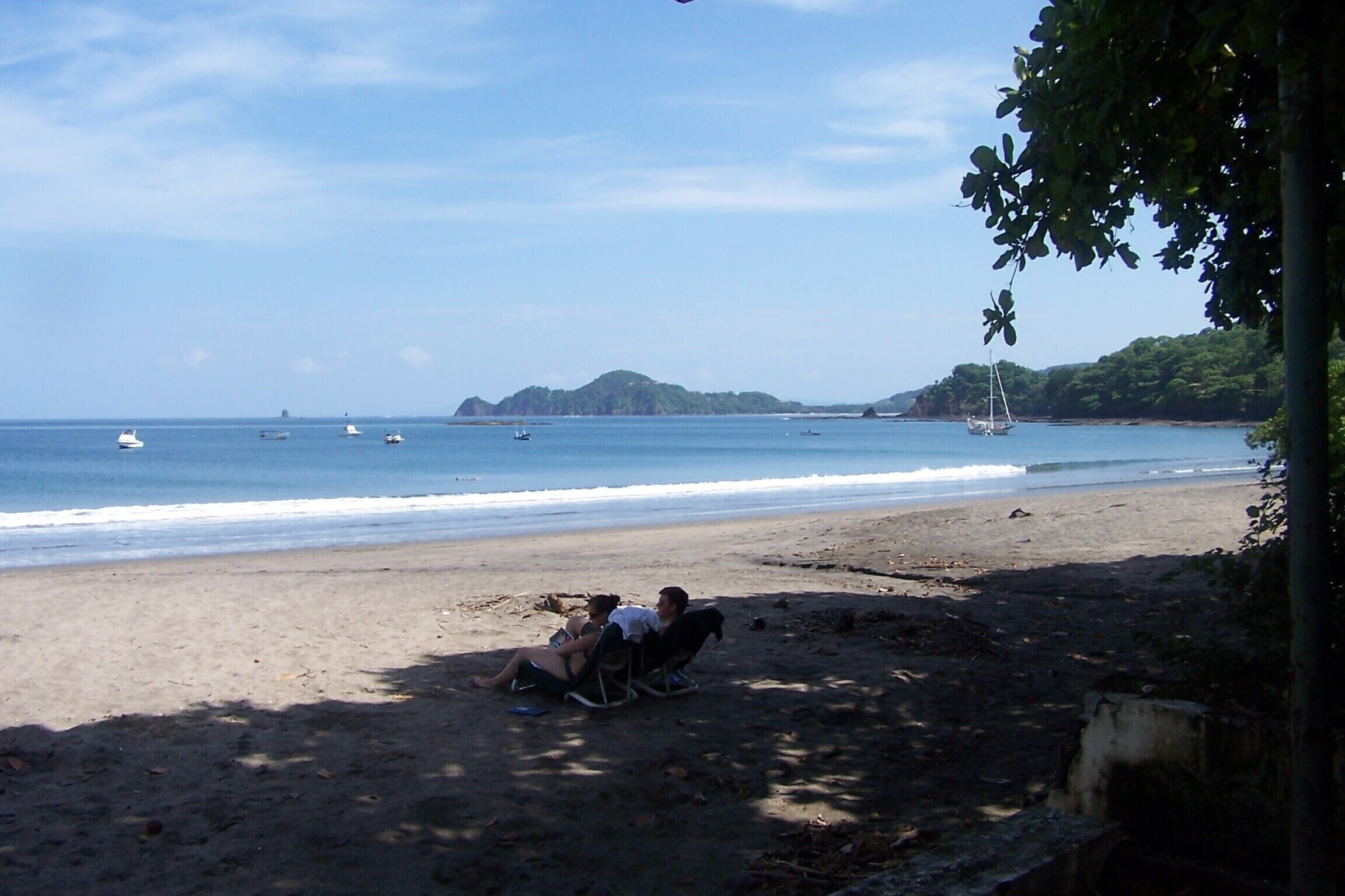 Beach nearby, sun loungers, beach towels