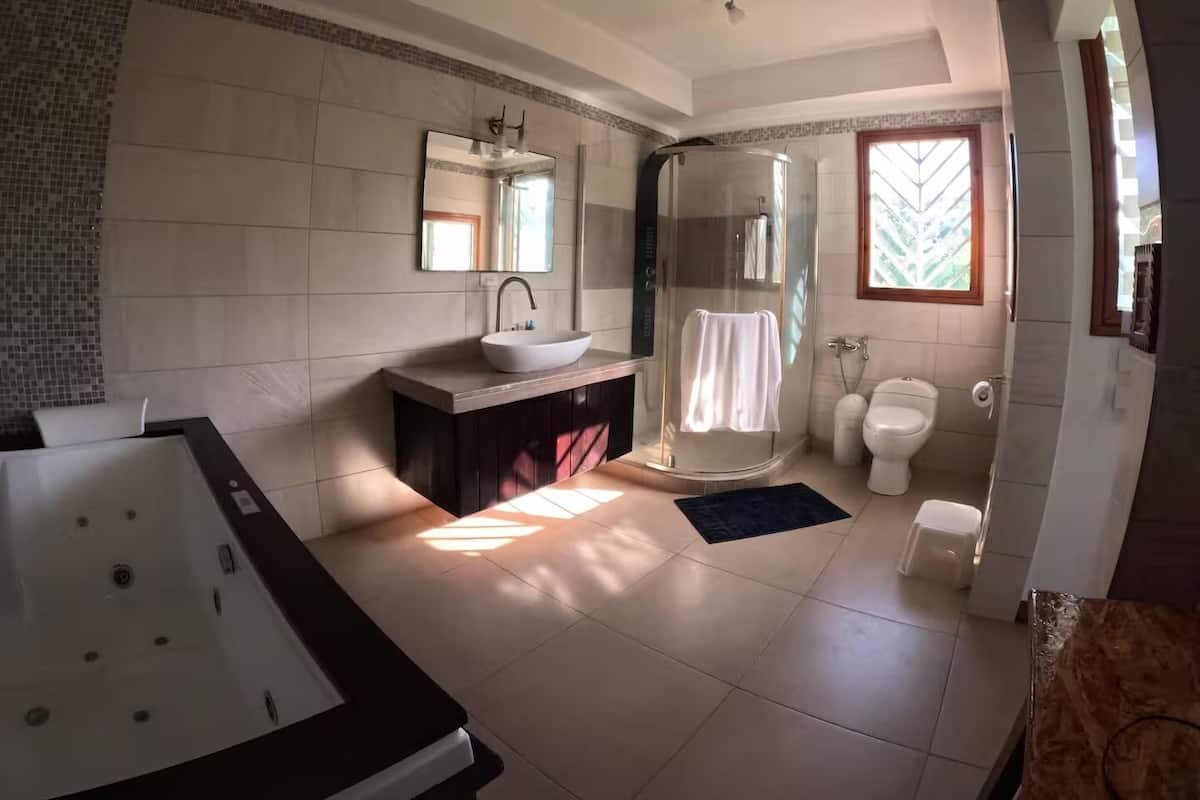 House, Balcony, Garden View | Bathroom | Towels, toilet paper
