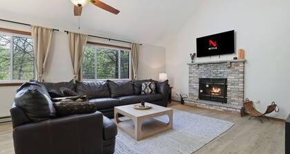 Whispering Waters 3BD chalet in quaint Lackawaxen with game room