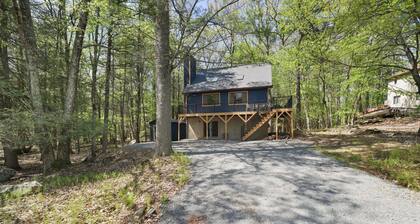 Whispering Waters 3BD chalet in quaint Lackawaxen with game room