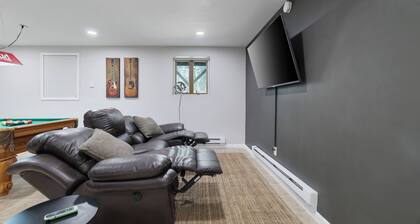 Whispering Waters 3BD chalet in quaint Lackawaxen with game room