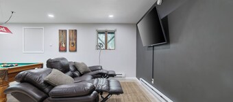Whispering Waters 3BD chalet in quaint Lackawaxen with game room