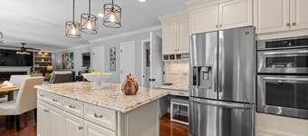 5 Bedroom Immaculate & Stylish Home in Quiet Area