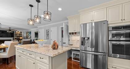 5 Bedroom Immaculate & Stylish Home in Quiet Area