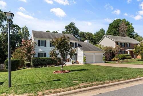 5 Bedroom Immaculate & Stylish Home in Quiet Area