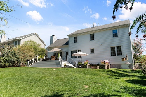 5 Bedroom Immaculate & Stylish Home in Quiet Area