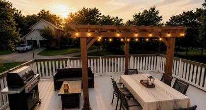 Windmill Retreat - Modern Farmhouse - Game Room - Sleeps 10 - 1 acre