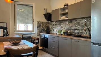 Comfort Shared Dormitory, Mountain View | Private kitchen | Fridge, microwave, oven, cookware/dishes/utensils