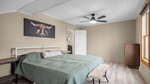 3 chambres, fer et planche à repasser, Wi-Fi, draps fournis