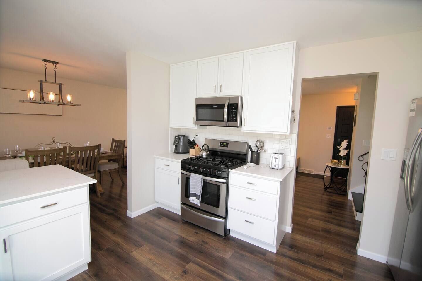 Coffee/tea maker, fridge, microwave, stovetop