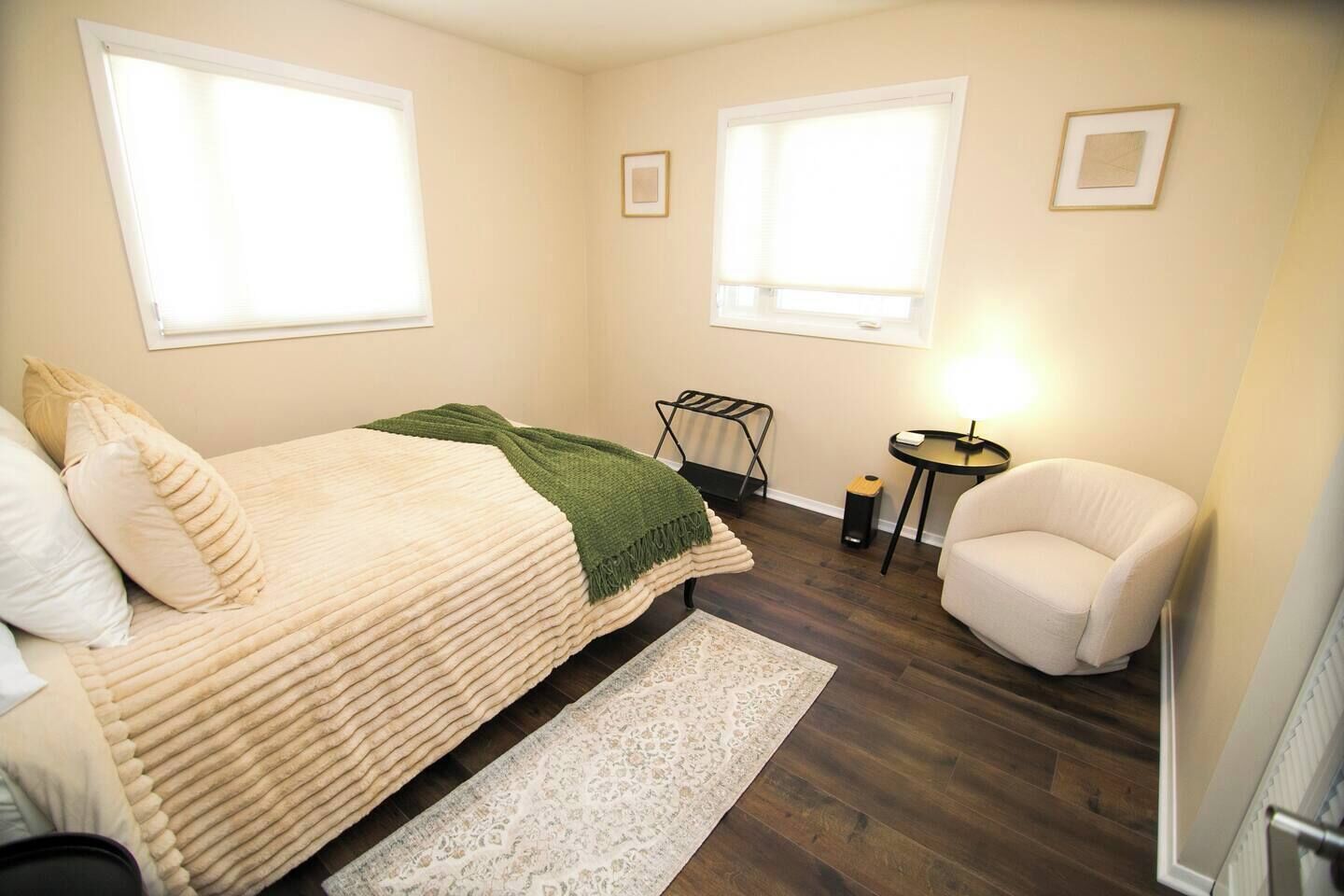 5 bedrooms, desk, iron/ironing board, travel crib