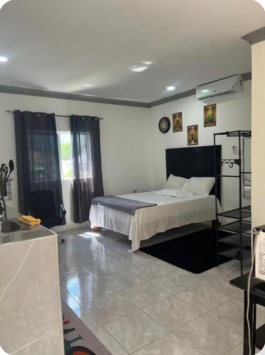 Modern 1BR Apartment with AC, WiFi & Free Parking in Santa Cruz