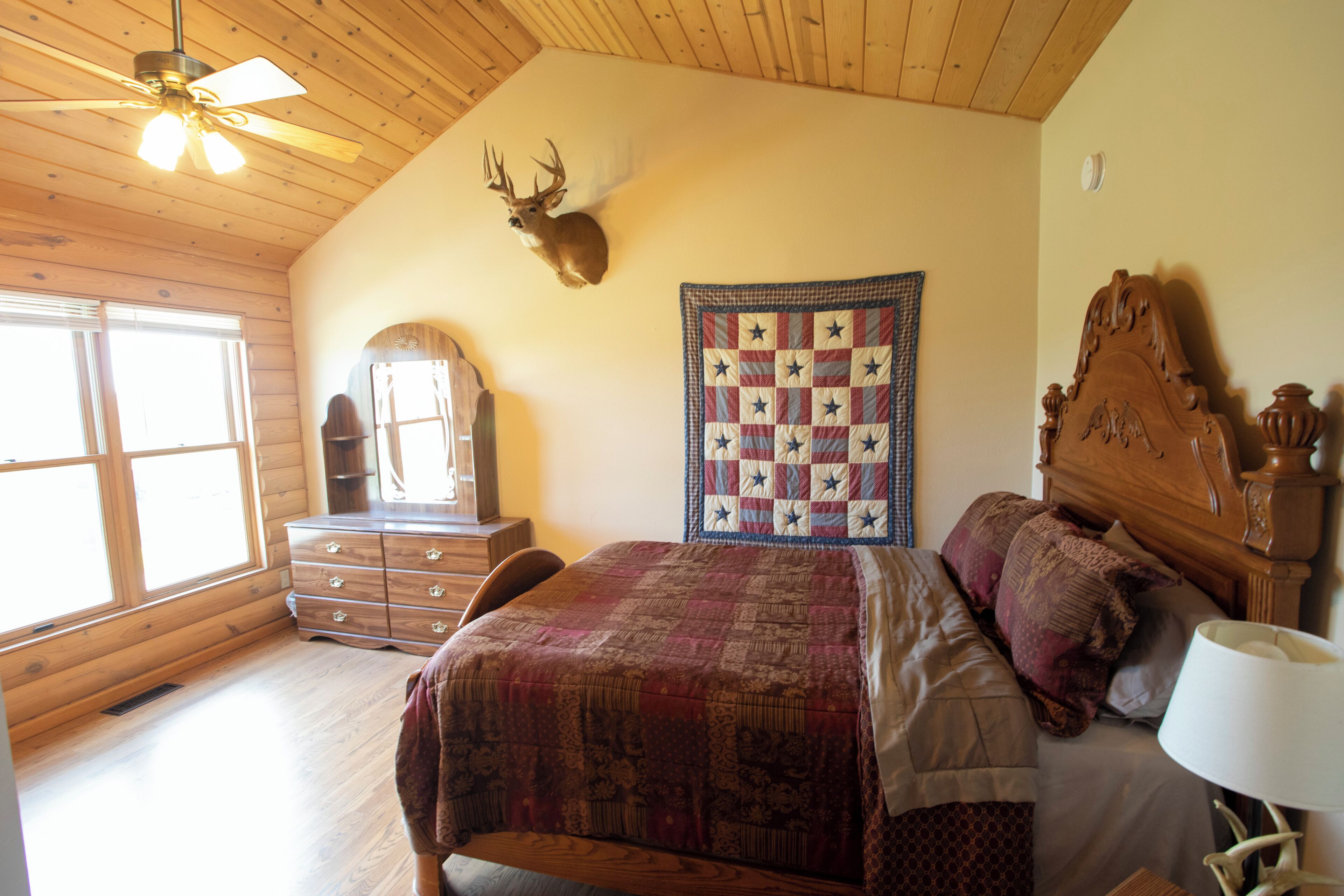 9 bedrooms, WiFi, bed sheets