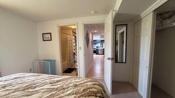 2 bedrooms, iron/ironing board, travel crib, WiFi (free)