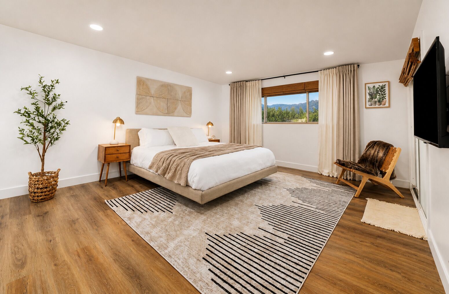 2 bedrooms, in-room safe, desk, iron/ironing board