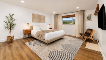 2 bedrooms, in-room safe, desk, iron/ironing board