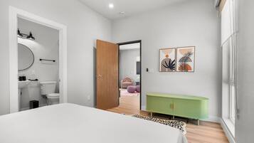 2 bedrooms, desk, iron/ironing board, travel crib