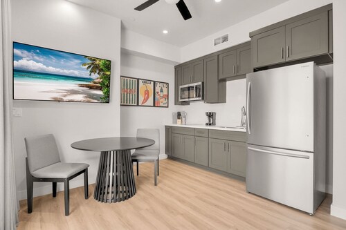 The Almond Estate | Newly Renovated | Sleeps 24