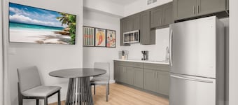 The Almond Estate | Newly Renovated | Sleeps 24