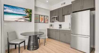 The Almond Estate | Newly Renovated | Sleeps 24