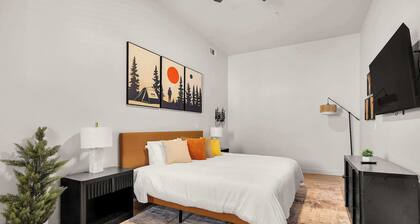 The Almond Estate | Newly Renovated | Sleeps 24