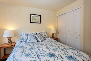 A bedroom with a bed, two bedside tables with lamps, a door, and a framed picture on the wall. - Near Old Mill: Dog-Friendly Bend House w/ BBQ and Fenced yard (Bend)
