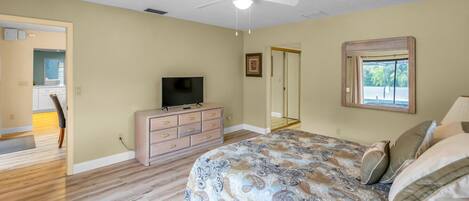 3 bedrooms, travel crib, WiFi, bed sheets