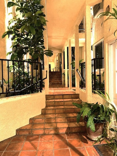 Casa Avalon Hotel