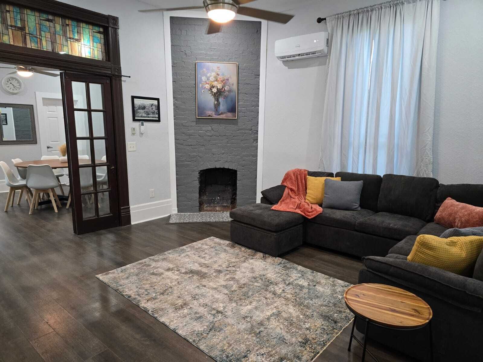 Beautiful Two Minutes From Alamodome And All Downtown Fun - San Antonio, TX