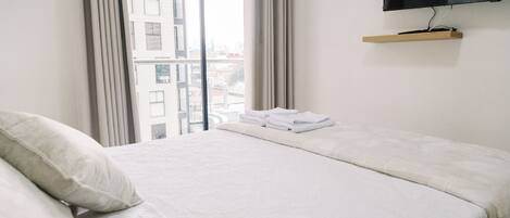 Apartment, City View | Iron/ironing board, WiFi (free)