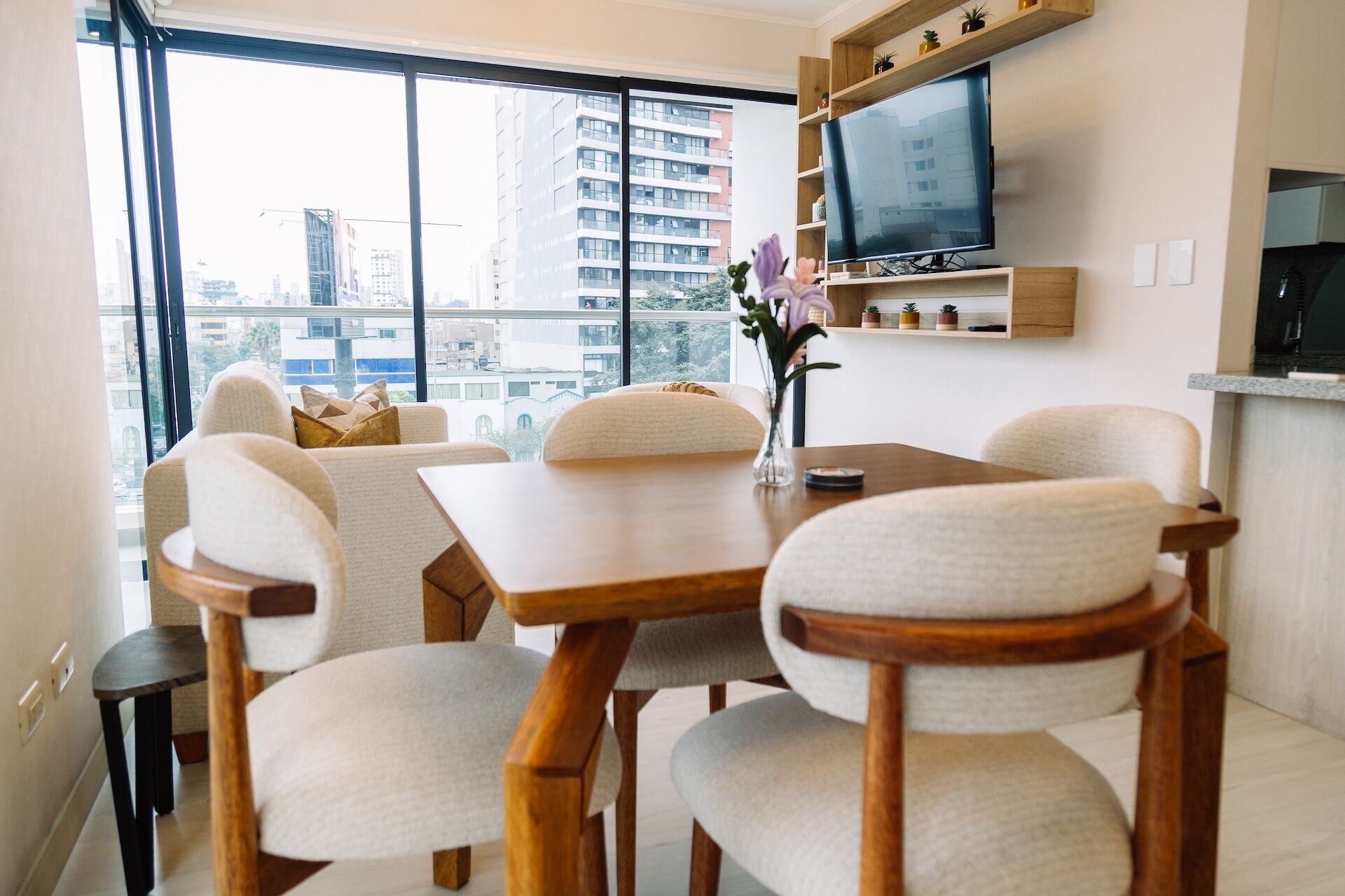 อพาร์ทเมนท์, วิวเมือง | ร้านอาหาร