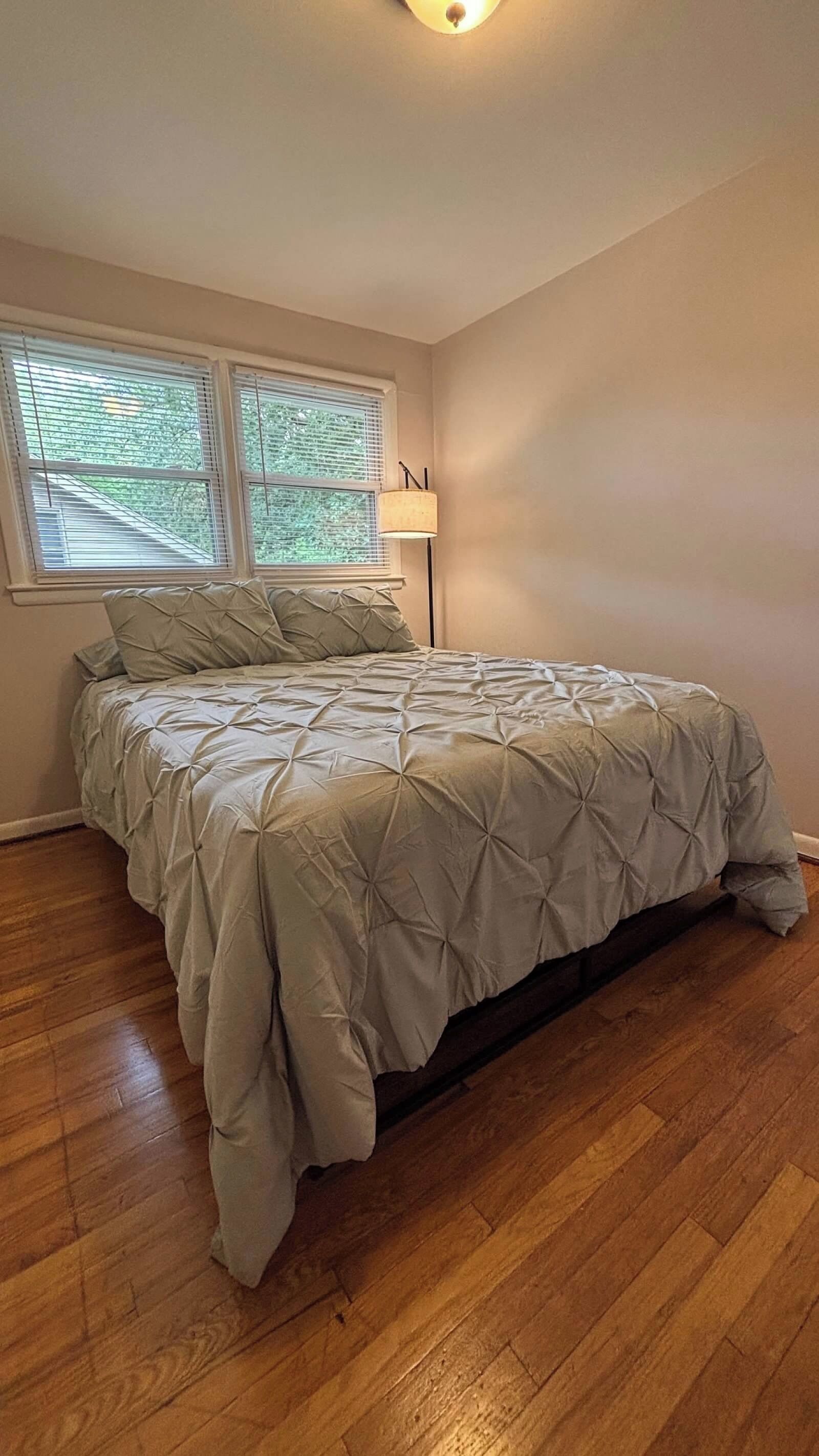WiFi (free), bed sheets