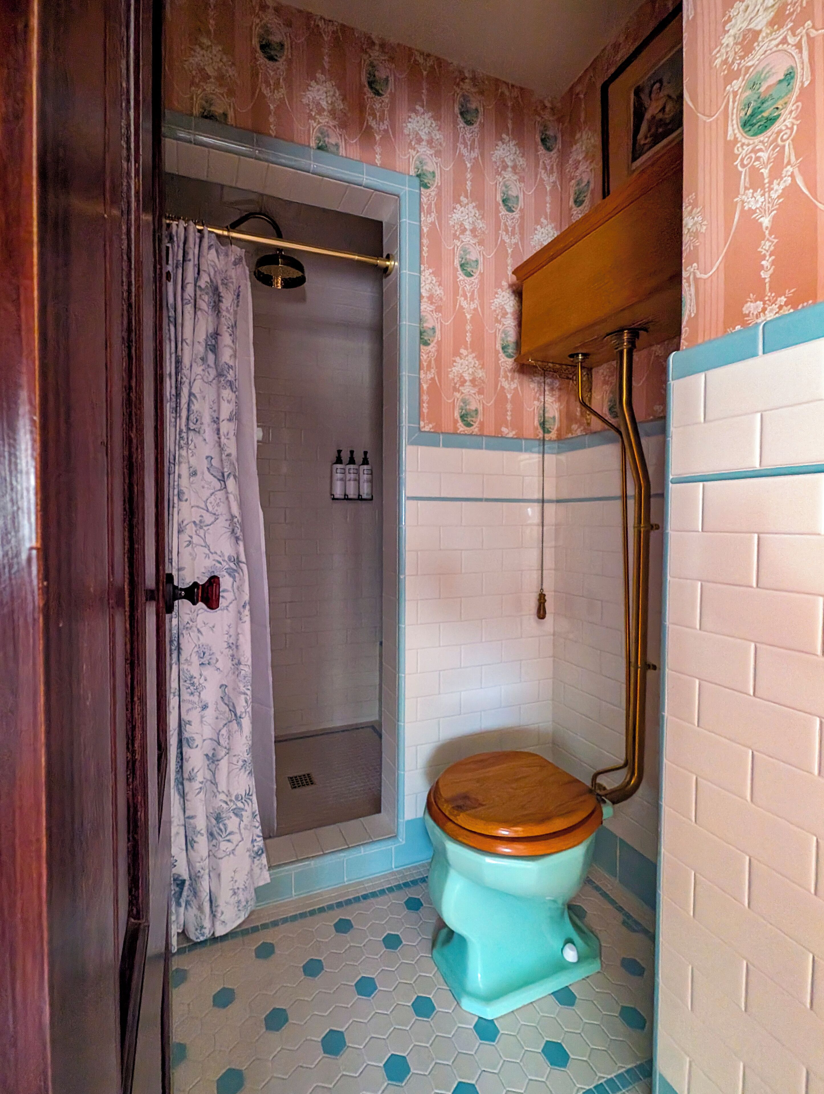 Classic Double Room, Private Bathroom, Garden View | Bathroom | Free toiletries, hair dryer, towels, soap