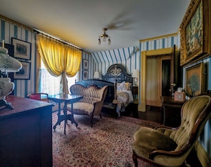 Family Triple Room, Multiple Beds, Garden View | Premium bedding, down comforters, pillowtop beds, desk - The Arthur Blair Historic Inn (Monrovia)