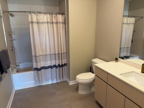 Deluxe Apartment | Bathroom - The George Modern 2BR (Ann Arbor)