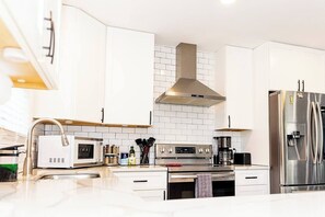 Coffee/tea maker, fridge, microwave, stovetop - 110-Acre Farm Stay Lake Anna | Sleeps 14 (Unionville)