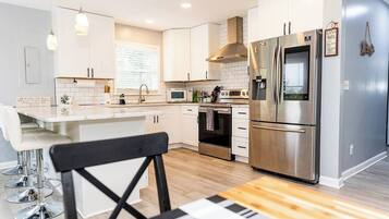 Coffee/tea maker, fridge, microwave, stovetop
