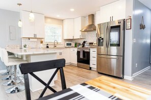 Coffee/tea maker, fridge, microwave, stovetop