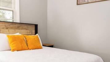 4 bedrooms, desk, iron/ironing board, WiFi